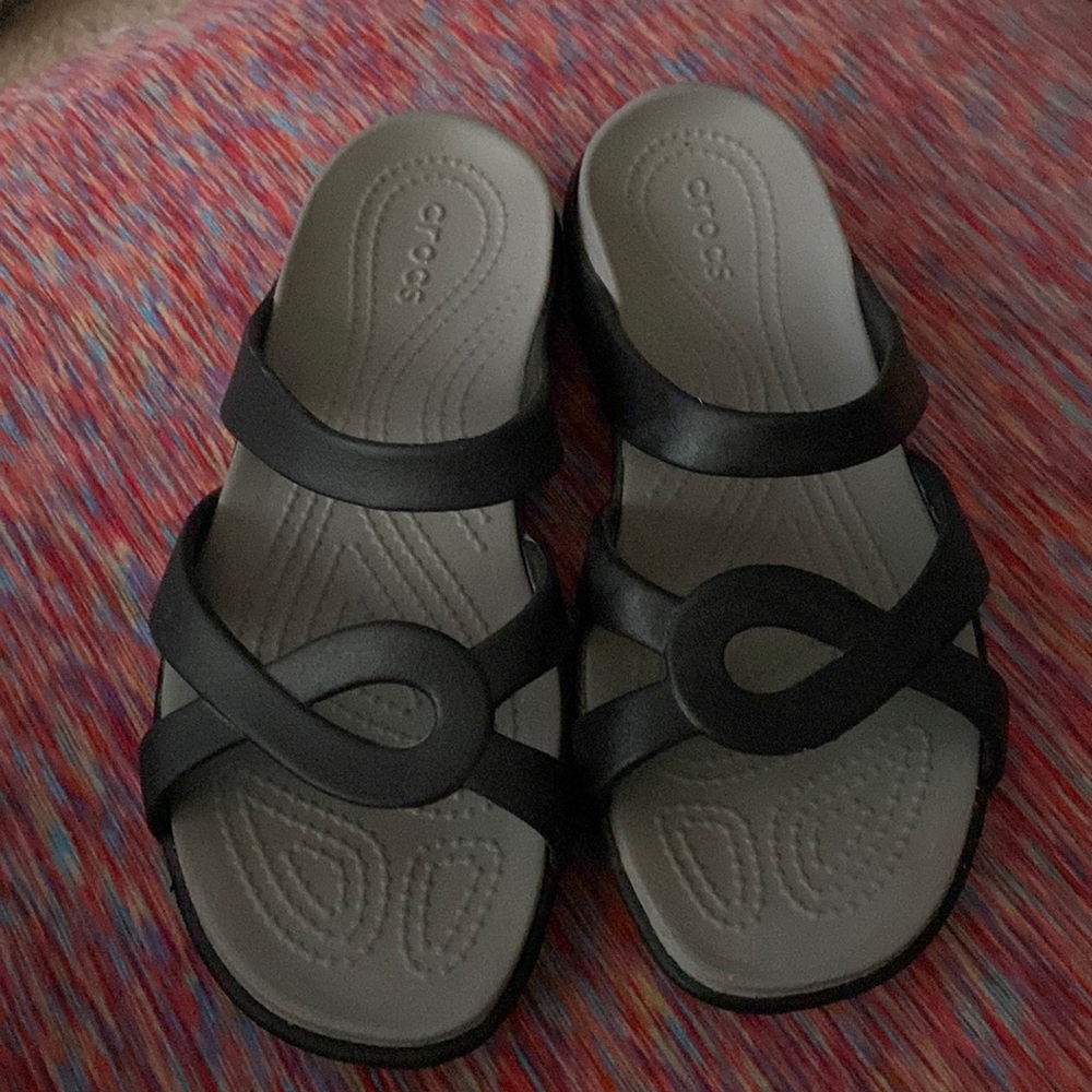 Crocs very gently used** blk